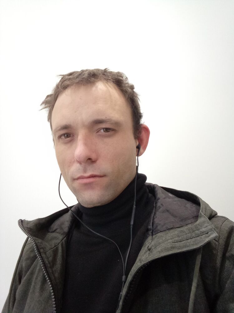  32144322  Andrei, 34 ,    
