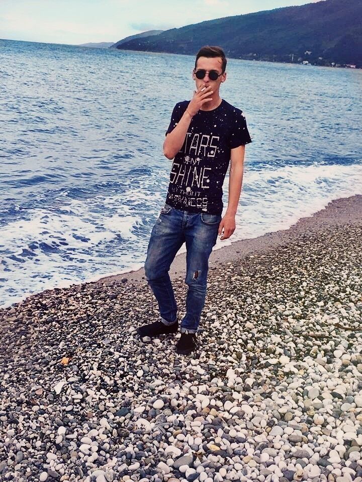  15098872  Irakli, 31 ,    