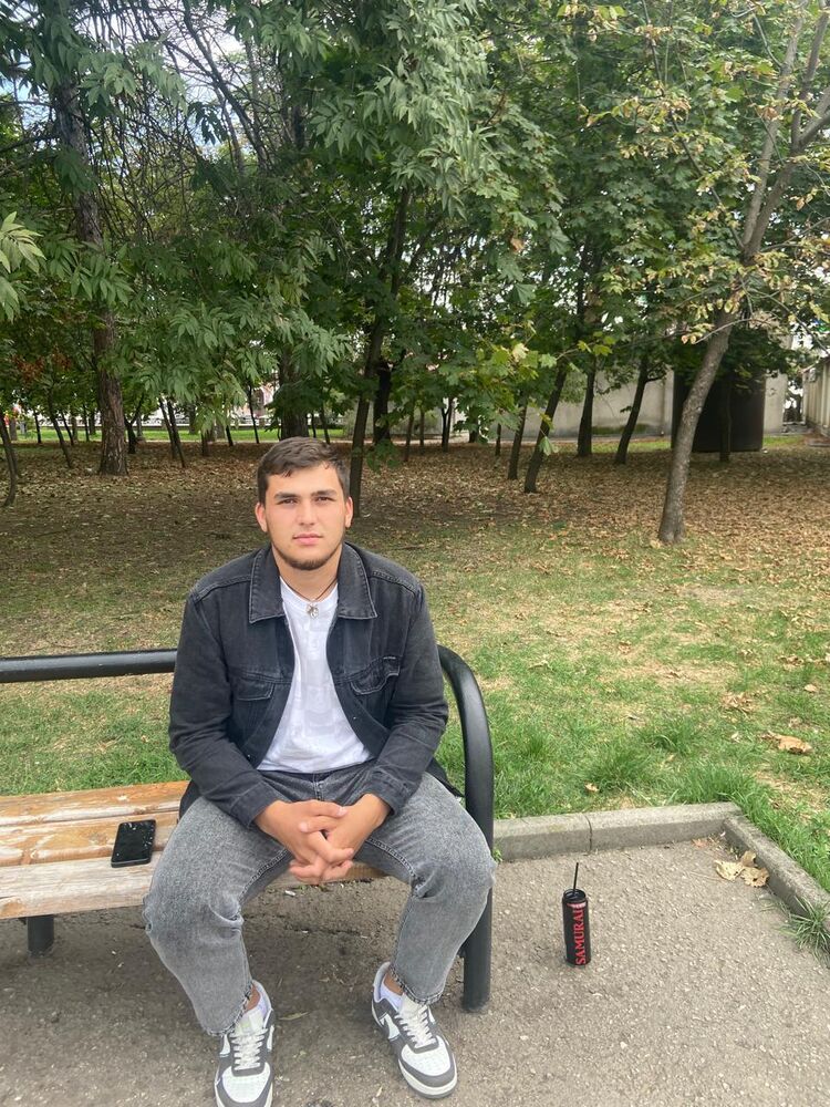  44387252  Suden, 27 ,    