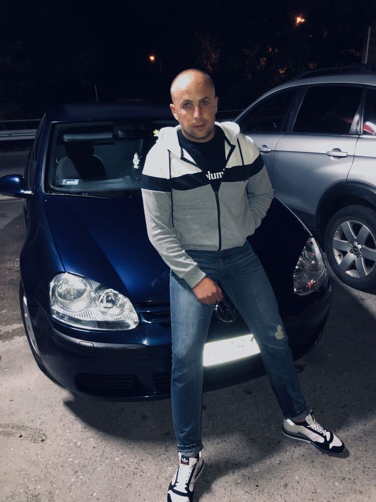  28586862  , 33 ,    