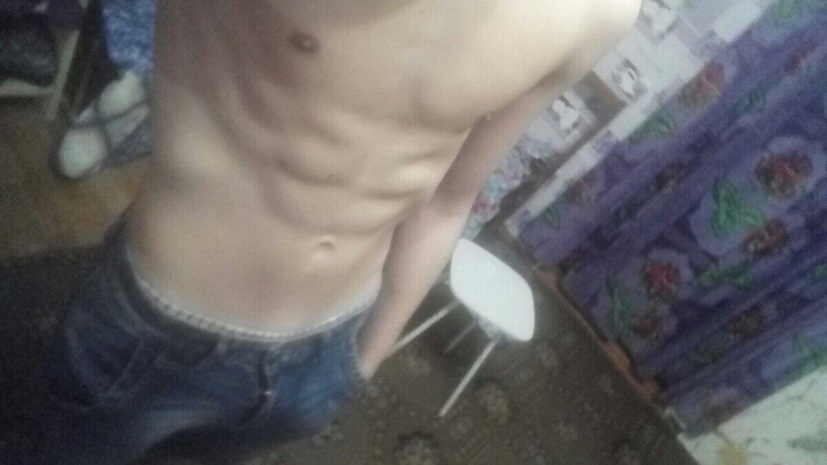  20342242  Artur, 25 ,    