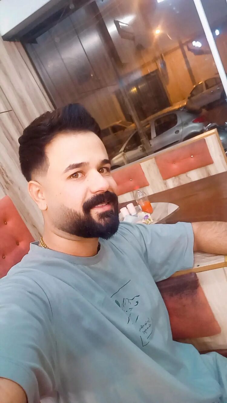  48102692  Amin, 31 ,    