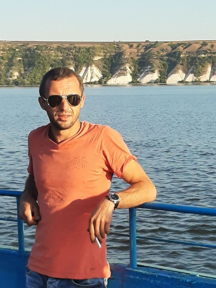  17745922  Nazar, 41 ,    