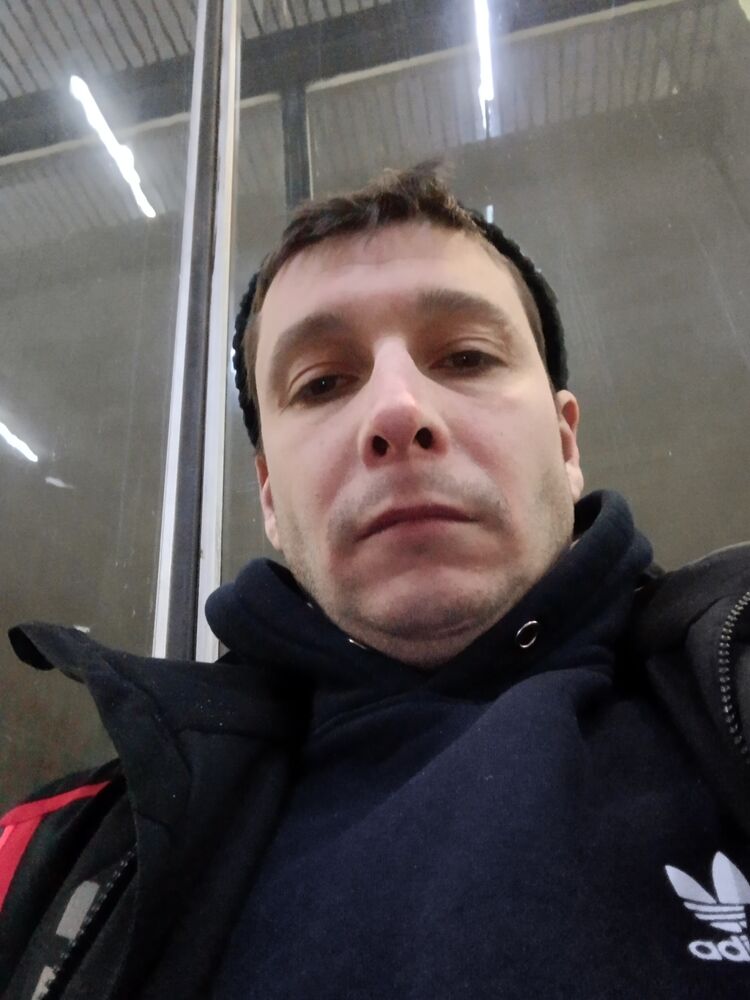  ,   Anton, 37 ,   ,   