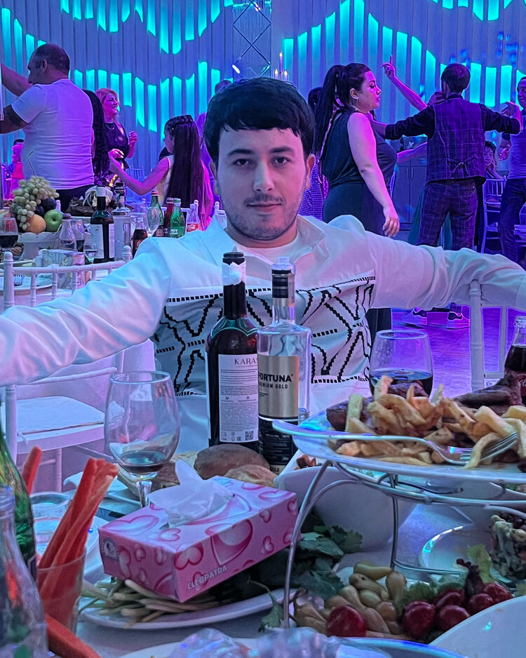  ,   Arman, 26 ,   ,   