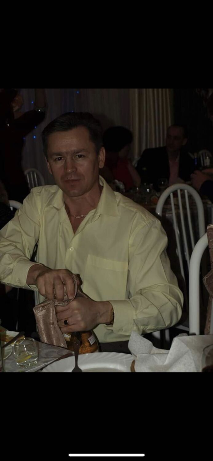  39385682  Anatol, 48 ,    