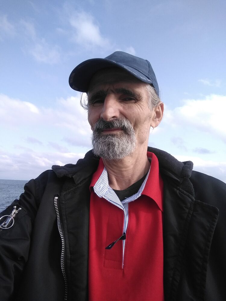  26073812  Miki, 62 ,    