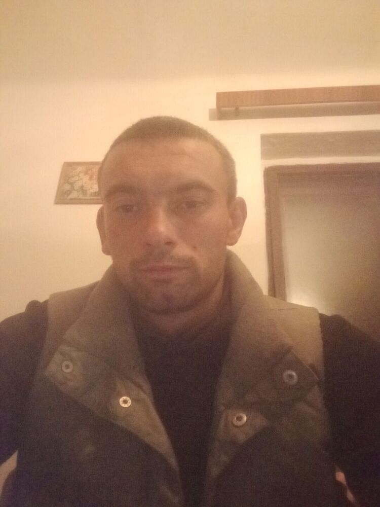  23307832  Kolia, 31 ,    Praha