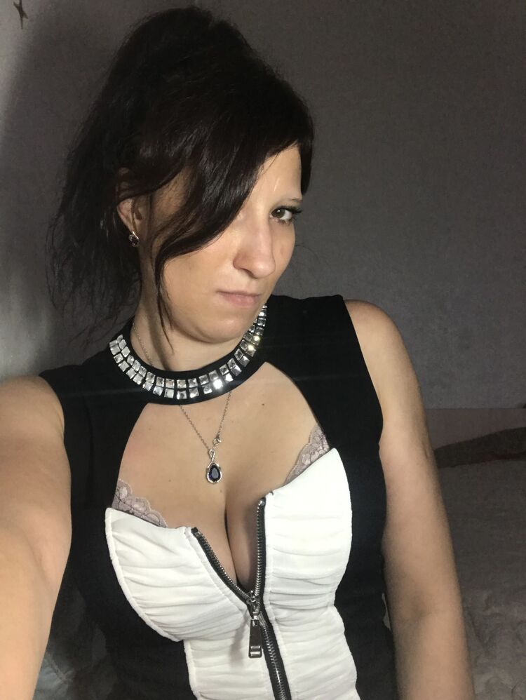  ,   Alenka, 32 ,   ,   