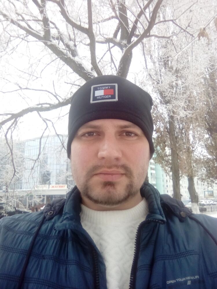  48555722  Johnny, 39 ,    