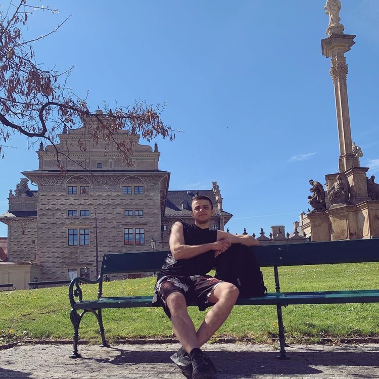  22879532  Sasha, 24 ,    Praha