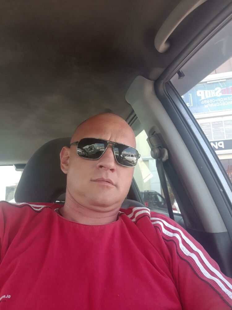  28221642  Vlad, 42 ,    