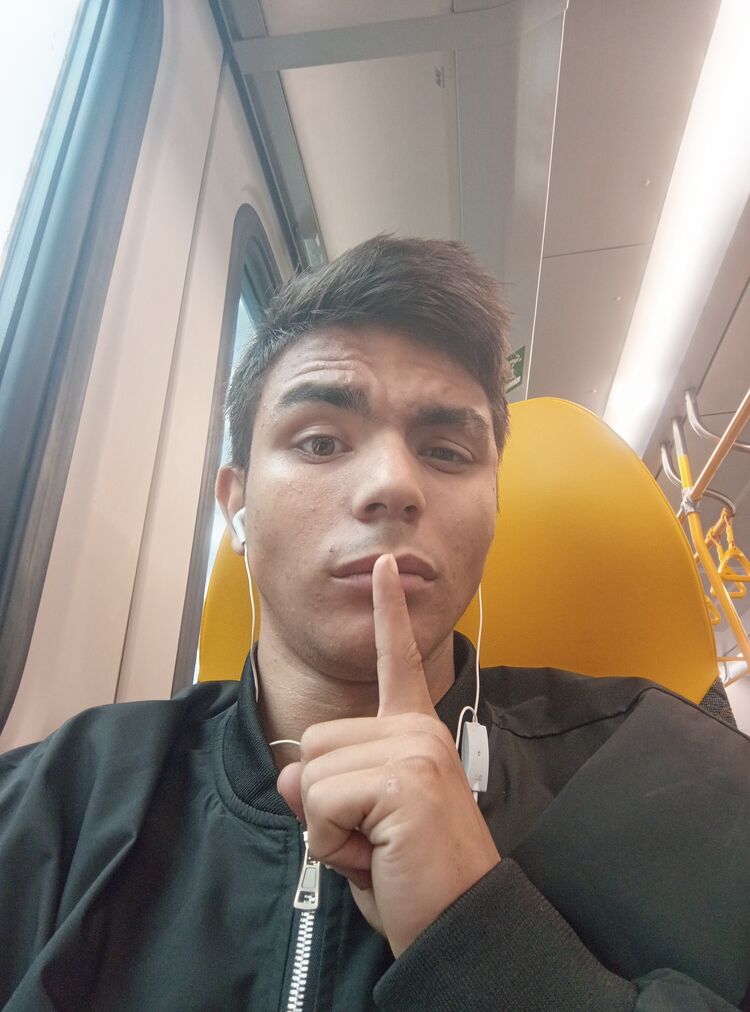  52912542  , 18 ,    