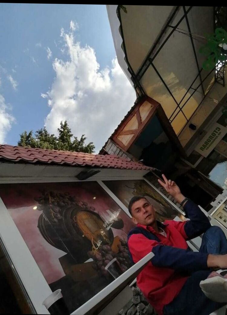  -,   Adel, 34 ,   ,   , c , 