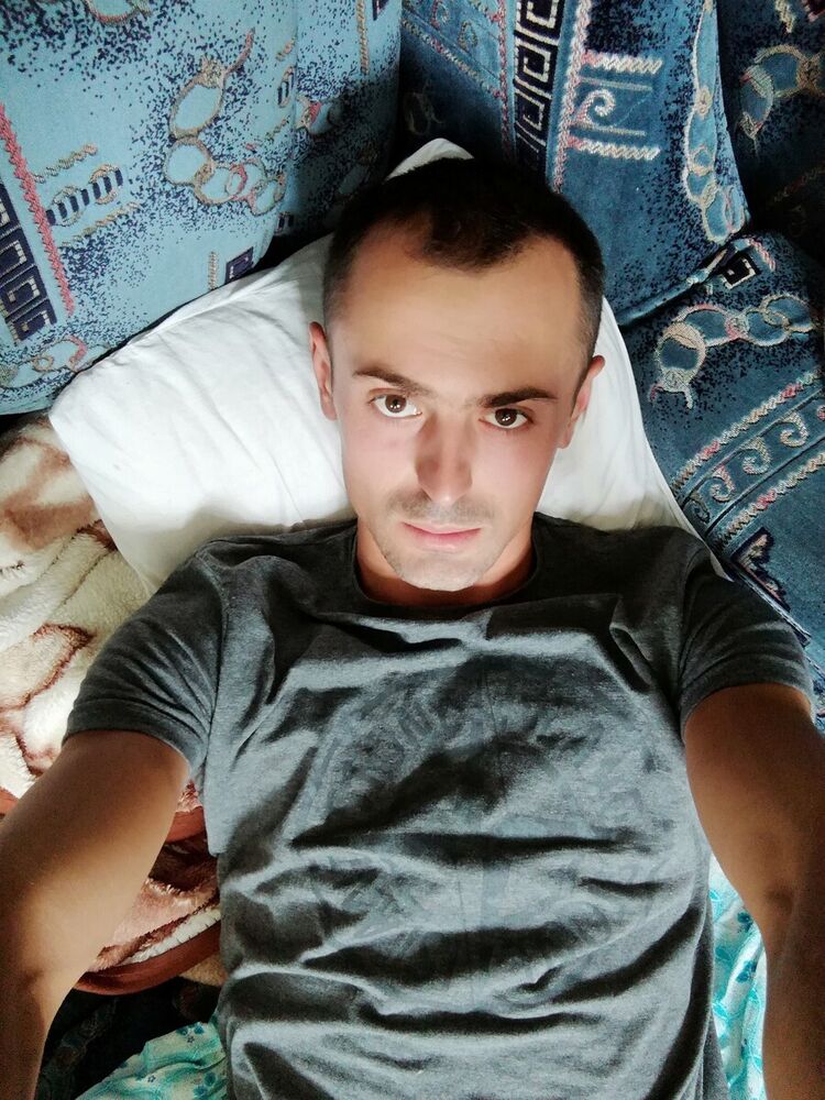  20735032  Pavel, 33 ,    Praha