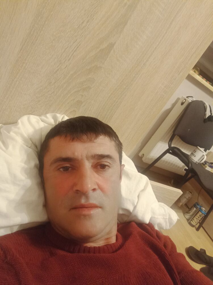  48714142  Ramin, 46 ,    