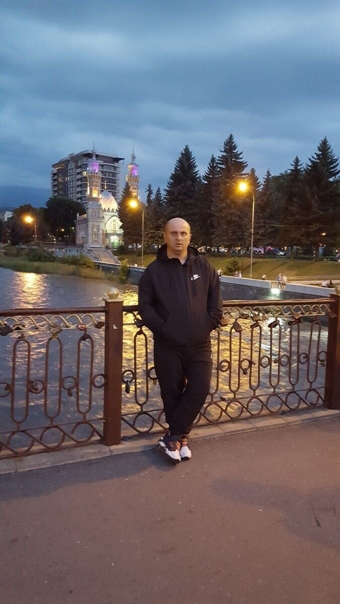 ,   Rustam, 44 ,  