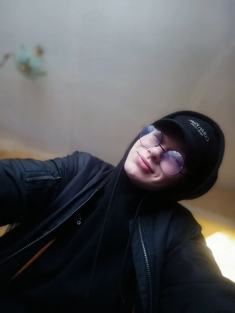  34985332  Ilya, 22 ,    -