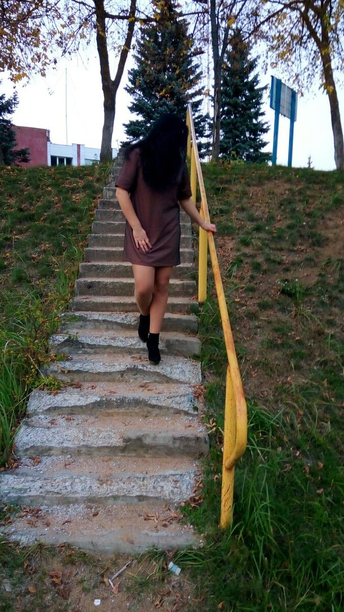  ,   Elena, 32 ,  