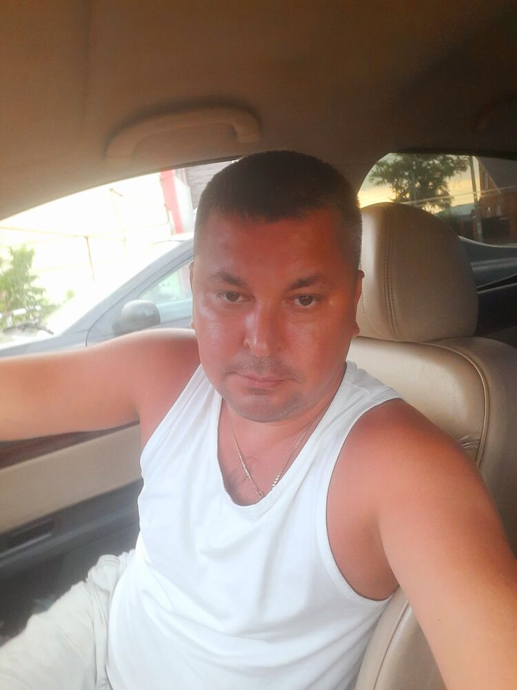  52996892  Roman, 39 ,    