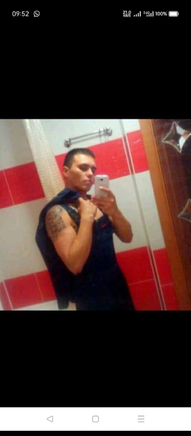  31566322  Tommy, 31 ,    