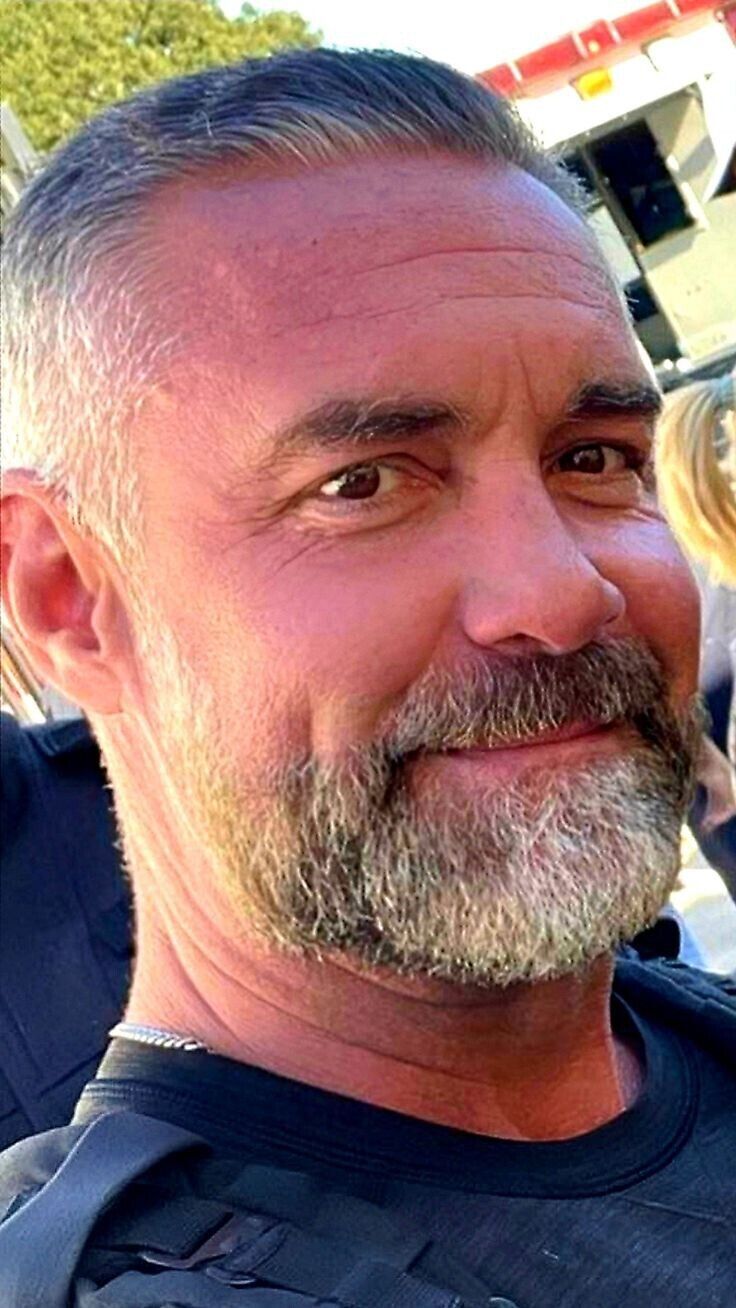  46932112  Viktor, 39 ,    Harcourt