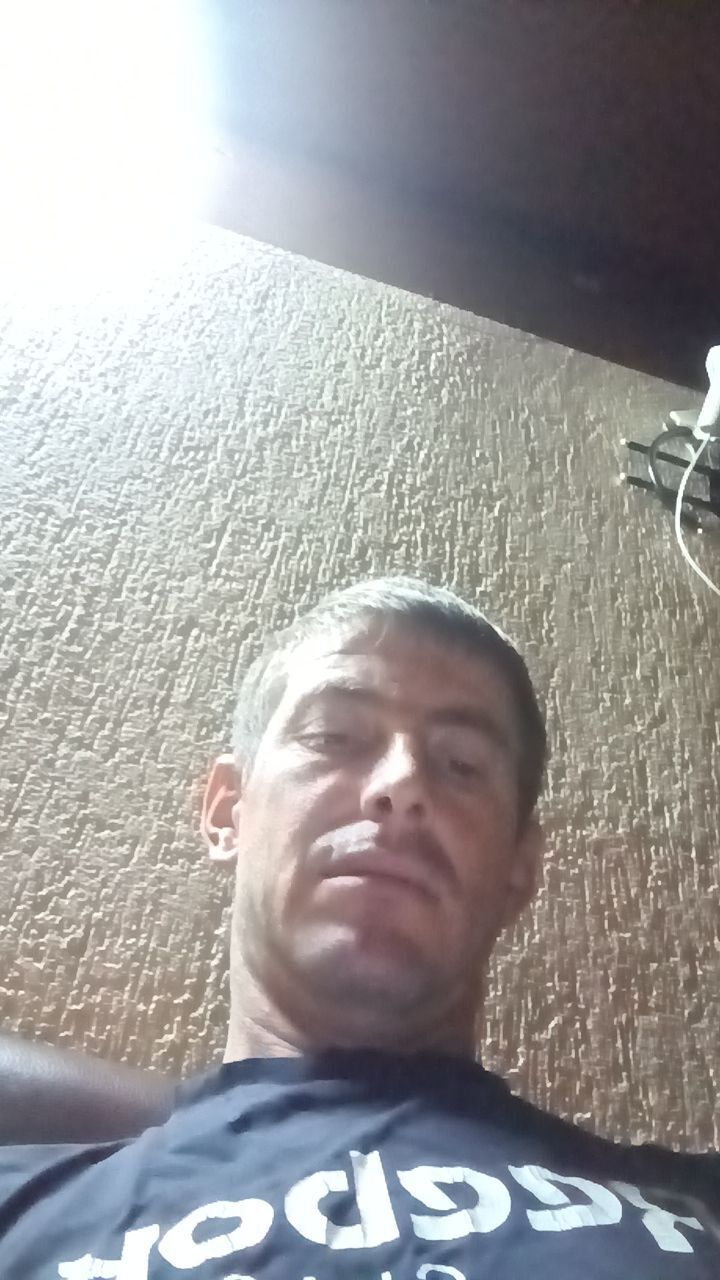  29678142  Valentin, 37 ,    