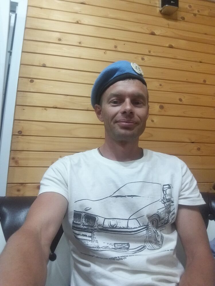  23568832  Adam, 35 ,    