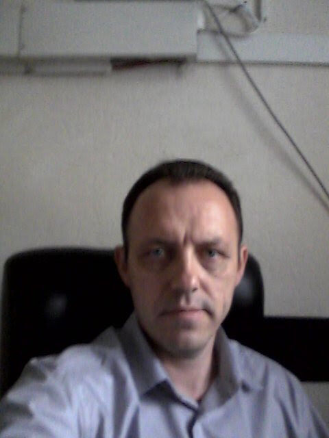  18882882  Edvard, 49 ,    