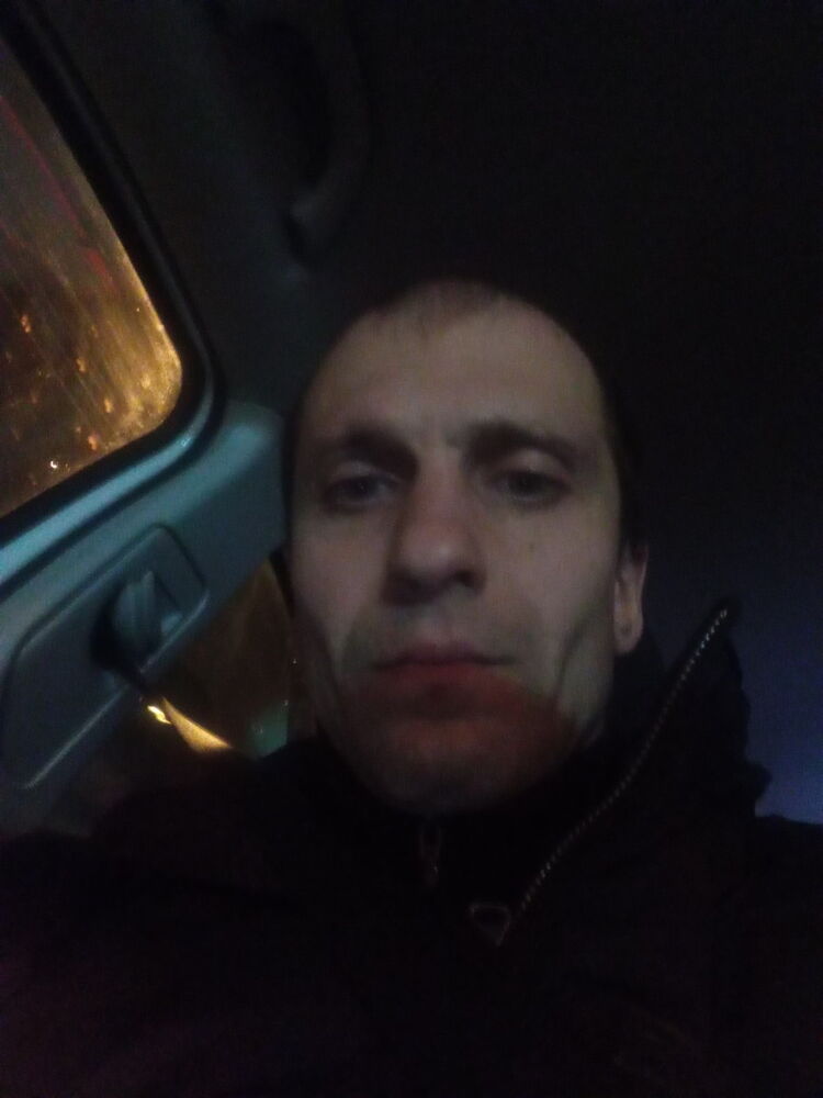  ,   Eduard, 44 ,  