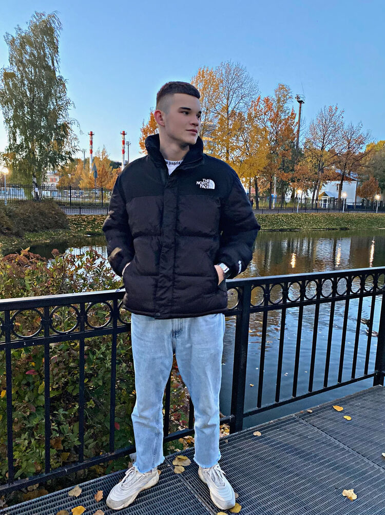  36925822  Alex, 22 ,    -