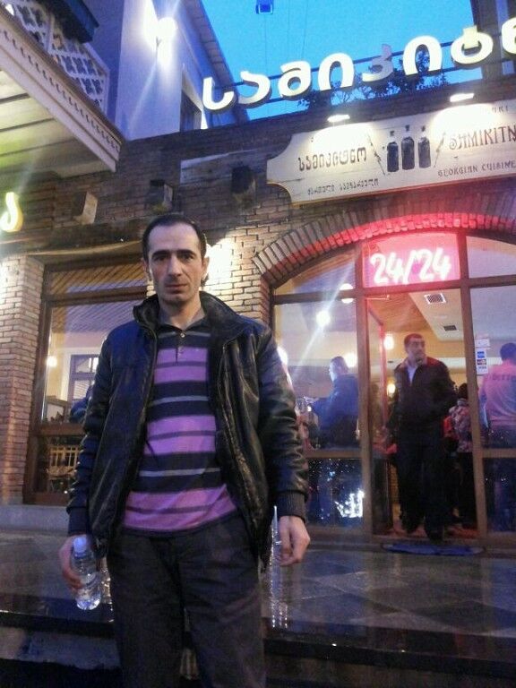  5671762  Arman, 44 ,    