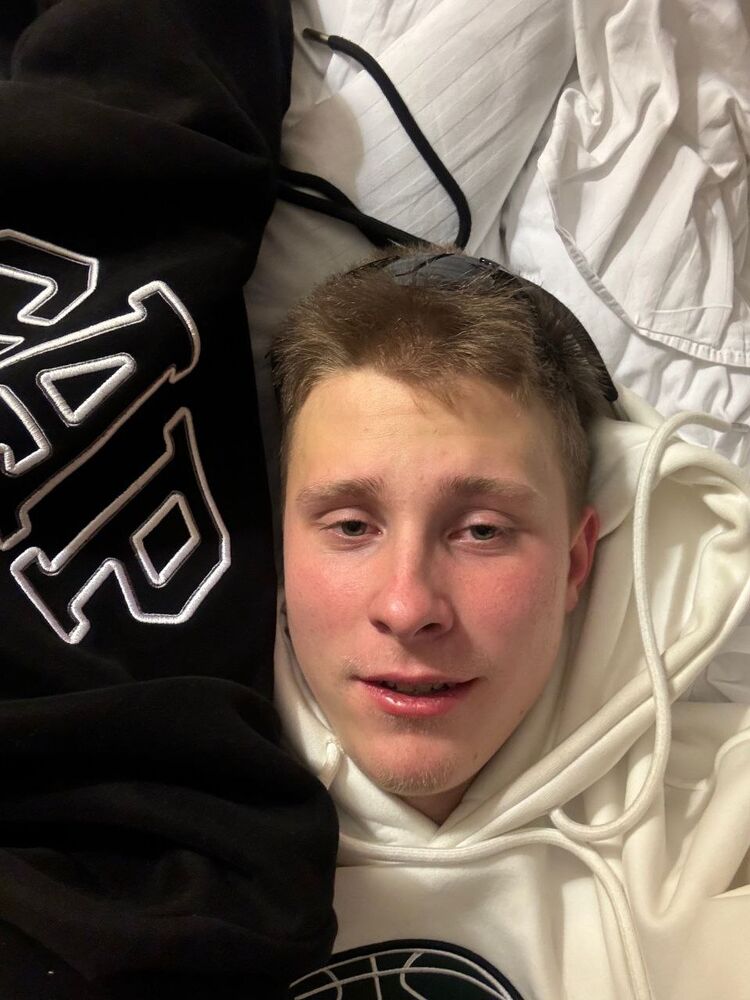  54221442  Mark, 26 ,    