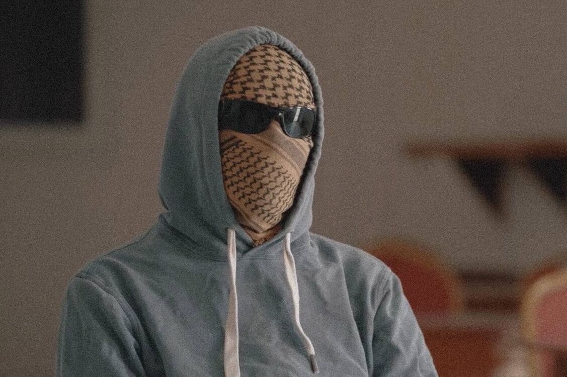  51053562  , 25 ,    Utopia