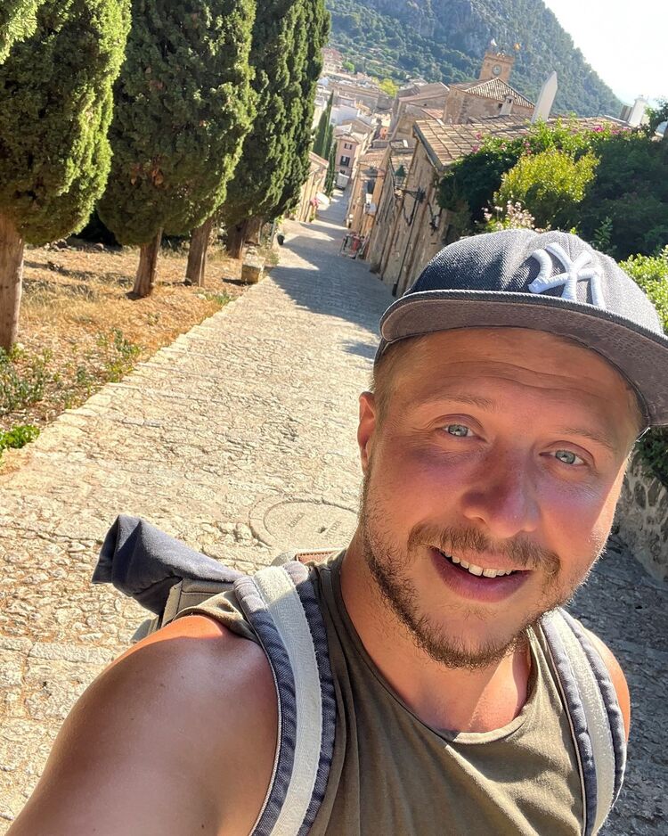  44208402  Kostantin, 39 ,    