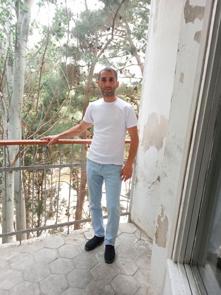  35904312  Yusif, 40 ,    