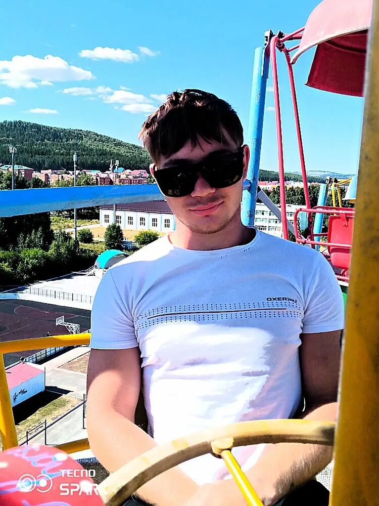  45703122  Igor, 24 ,    