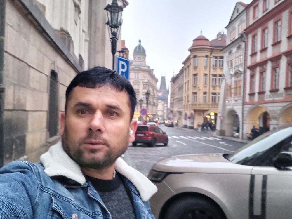  49053042  , 37 ,    Praha