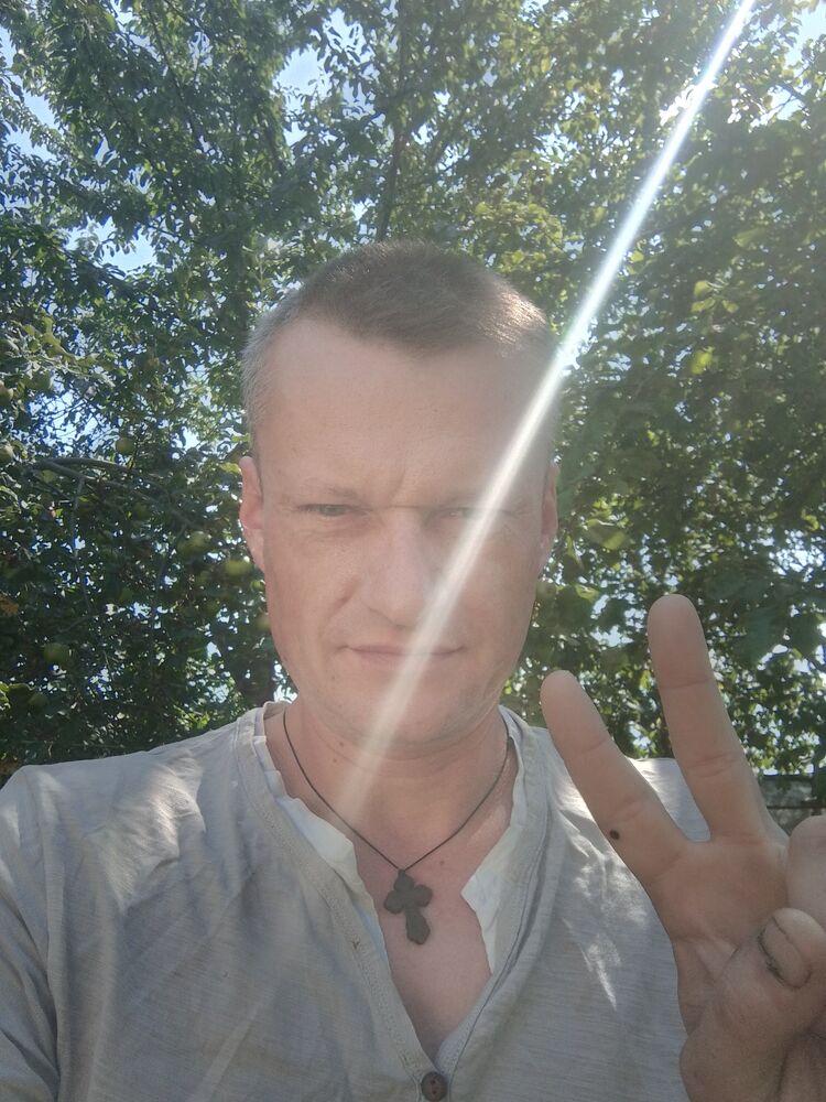 51024142  Igor Korvin, 37 ,    