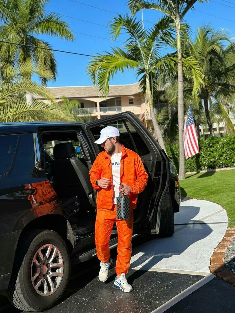  32417822  Ali, 22 ,    Aberdeen