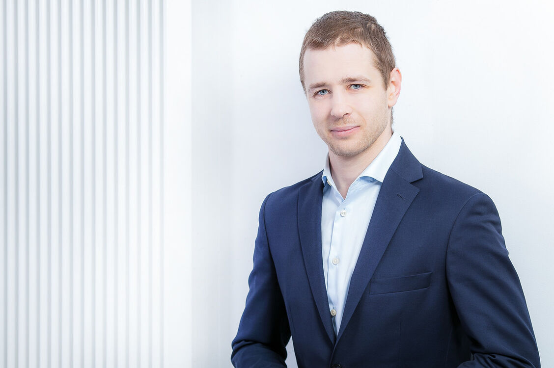  18693592  Dmitrij, 37 ,    