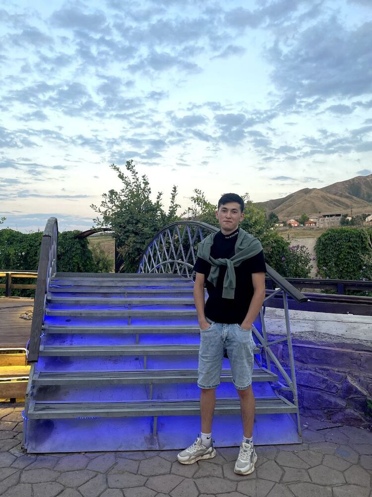  45038072  Tima, 21 ,    