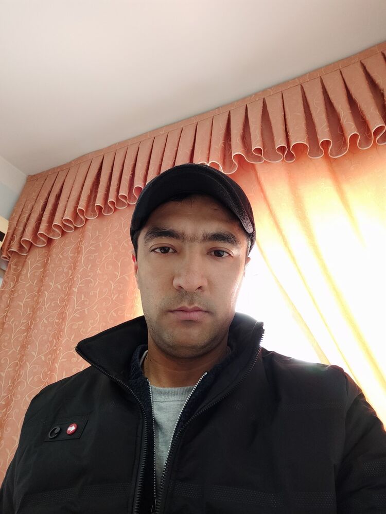  18525992  Ruslan, 37 ,    
