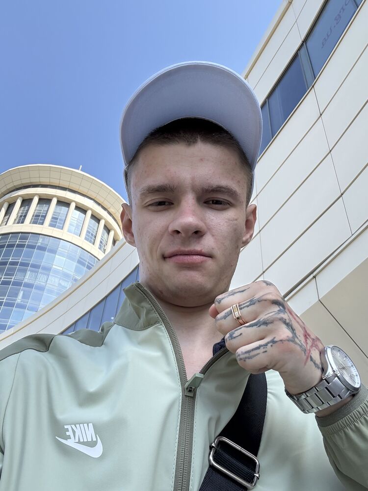  54013422  Aleksander, 21 ,    