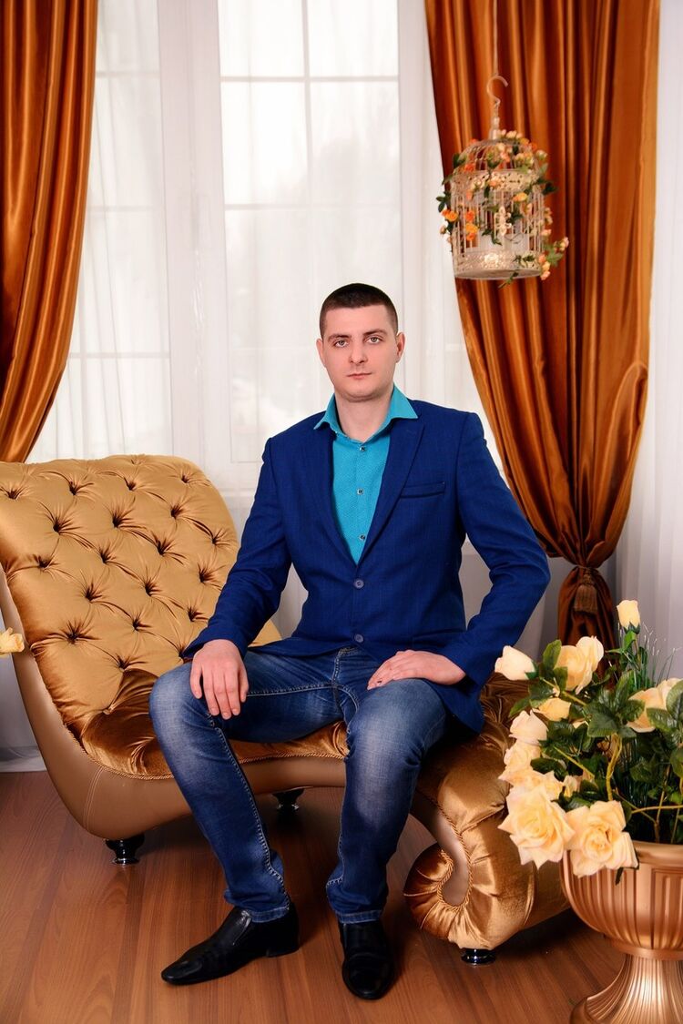  11784702  Stas, 35 ,    