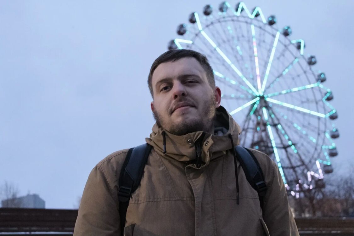  27616042  Anton, 30 ,    