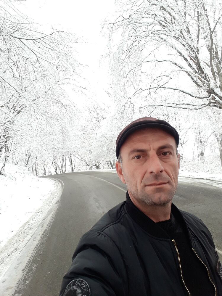  52937412  Merabi, 45 ,    