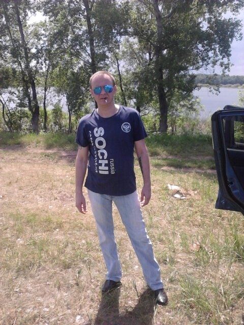  ,   Oleg, 52 ,     