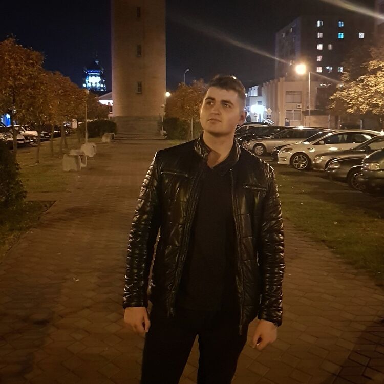  18695282  , 31 ,    