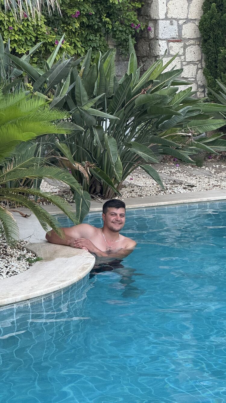  44182752  Serdar, 30 ,    